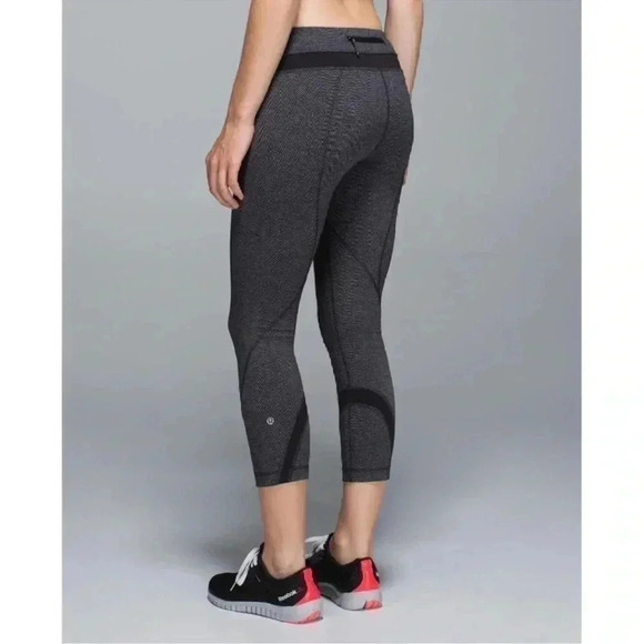 Lululemon Run: Inspire Crop II  Black/Quilt Leggings Size 8 - Picture 2 of 10